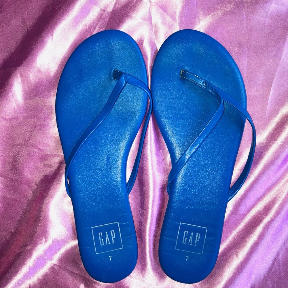 Gap flip flops